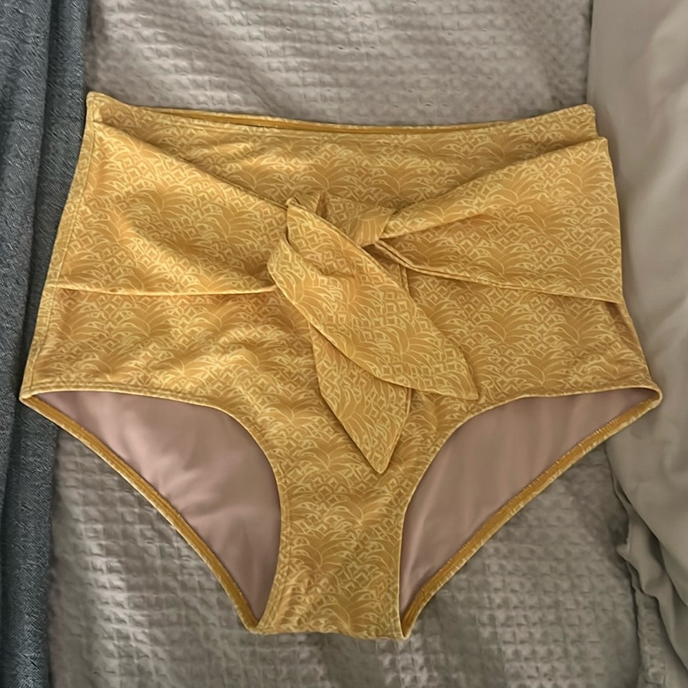 Kortni Jeane Tie Up Front Bottoms in Golden Pineapple